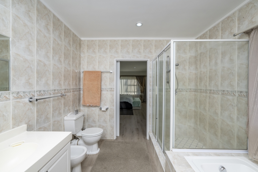 3 Bedroom Property for Sale in Vierlanden Western Cape